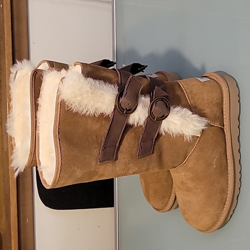 BRAND SPANKIN' NEW HIGH-TOP UGG BOOTS!  YOU WON'T FIND A BETTER DEAL THAN THIS.